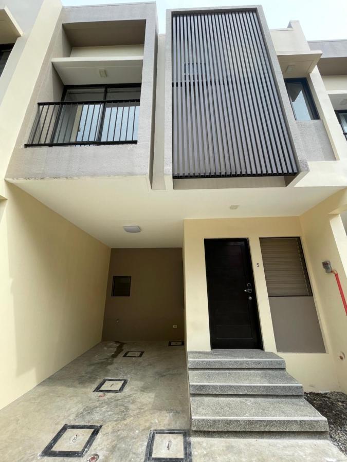 Fly & Rest Guesthouse - Mactan-Cebu International Airport ماكتان المظهر الخارجي الصورة